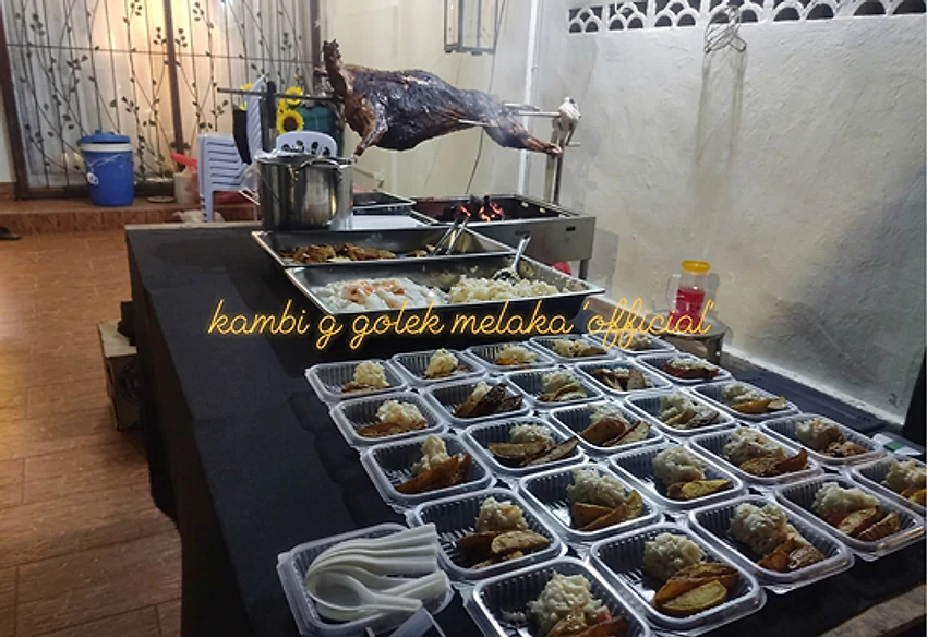 Kambing golek bersama set buffet di majlis petang